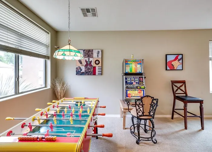 Holiday home Oasis W/ Game + Community Perks! *