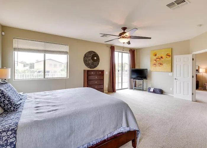 Holiday home Oasis W/ Game + Community Perks! *