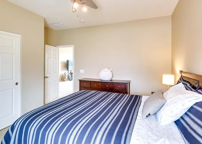 Holiday home Oasis W/ Game + Community Perks! Maricopa