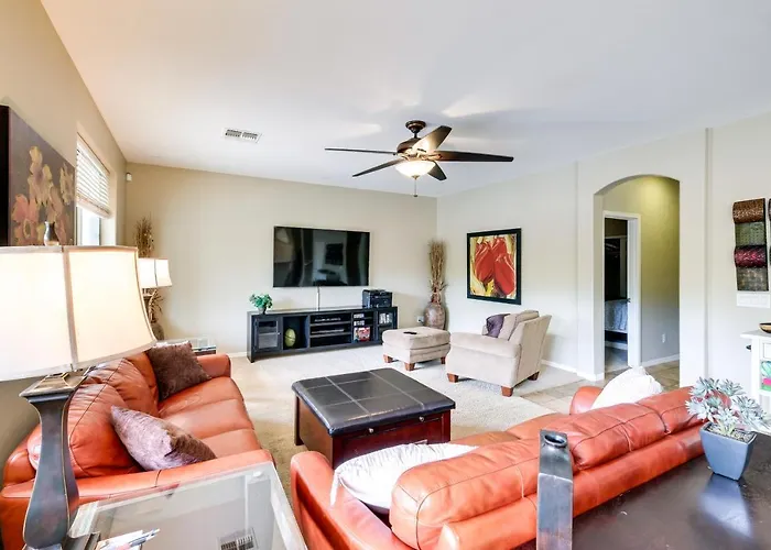 Holiday home Oasis W/ Game + Community Perks! Maricopa